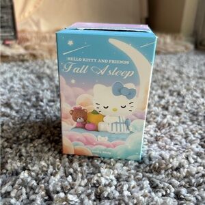 (Cinnamon-roll) Hello Kitty and Friends Fall Asleep
Series Figure